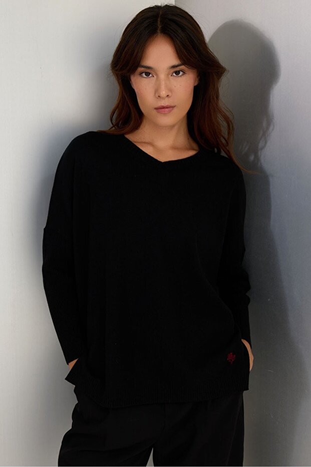 Women's V-Neck Low Sleeve Slit Wool Sweater Black