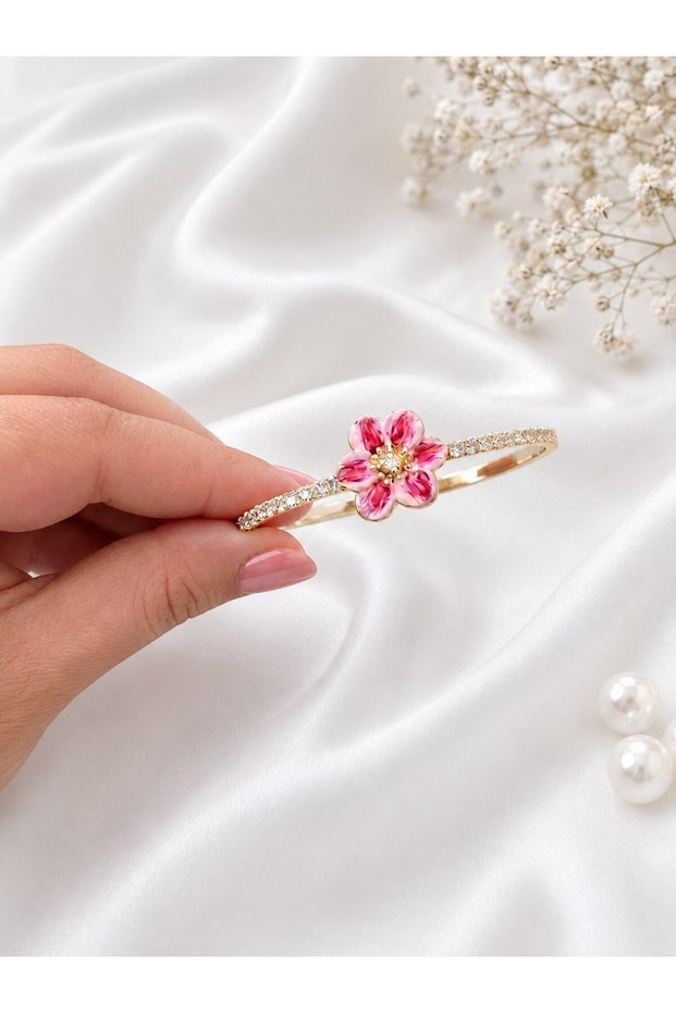 Elegant Women's Bracelet with Pink Flower Detail – Gold Color Stylish and Romantic Floral Design Adjustable Bracelet