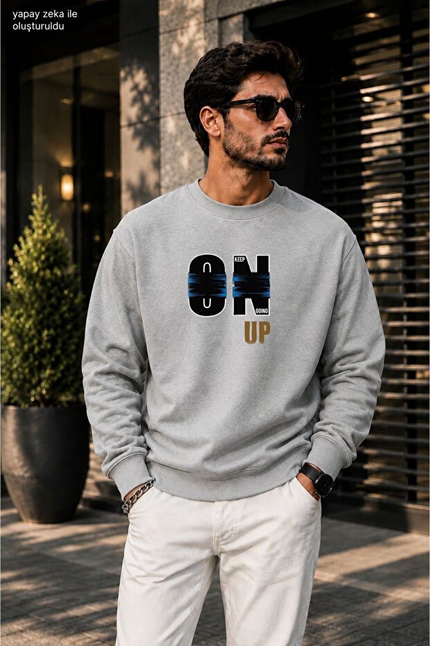سويت شيرت رجالي من Stay On Up Keep Going مطبوع عليه شريط أزرق وياقة دائرية كاجوال