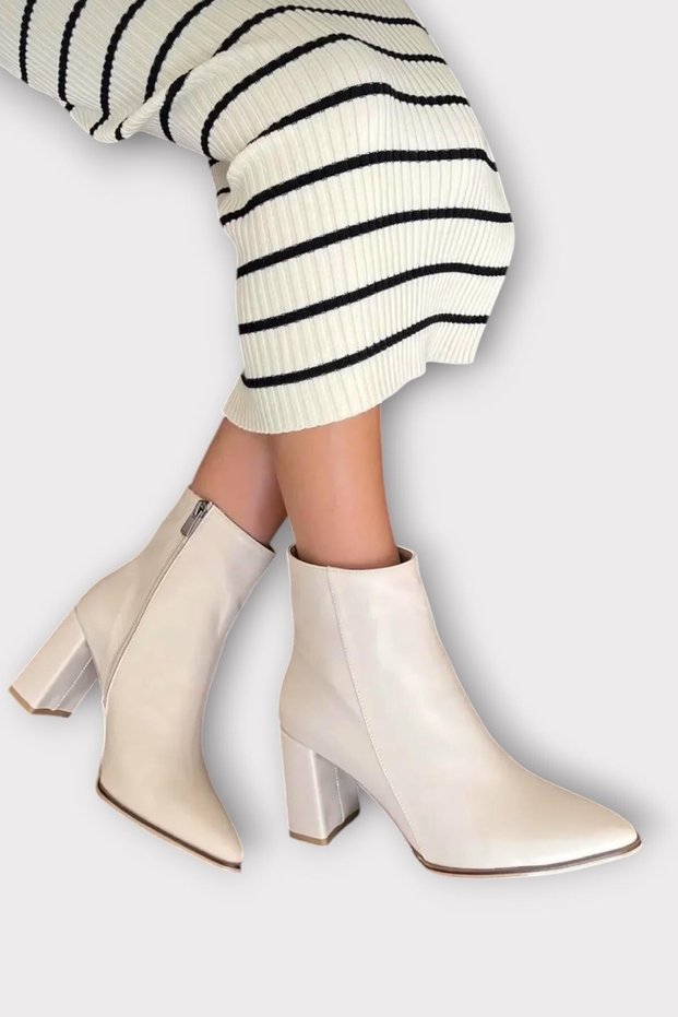 Thick heel pointed toe zippered women's boots beige