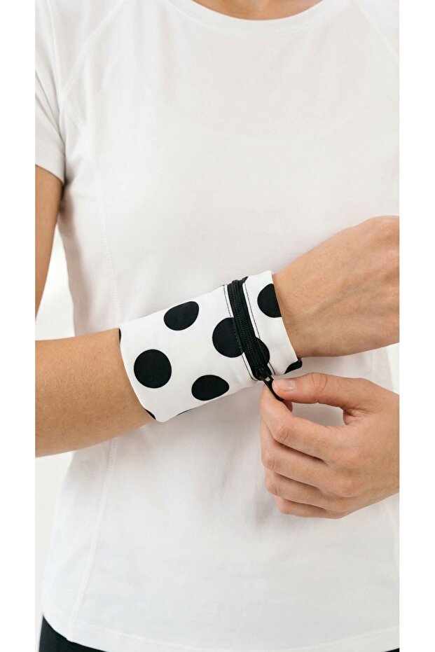 Polka Dot Zippered Elastic Sports Student Practical Wrist Wallet Suitable for Umrah Travel