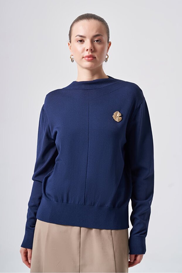 200 Broch Detailled Half Fishing Hole Pattern Mercerized Tunic Navy Blue