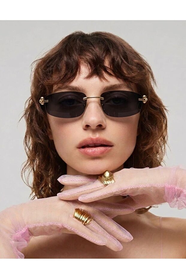 Cornered Tiffy Sunglasses Oval Cut Glass Black