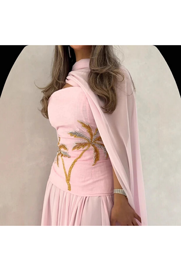 فساتين سهرة نسائية بتصميم محتشم ومقاس منتظم