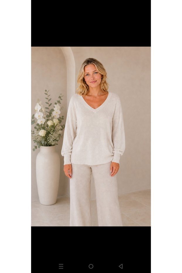 V-Neck Back and Front Mercerized Modern Blouse with Stretchy Lining 38-46