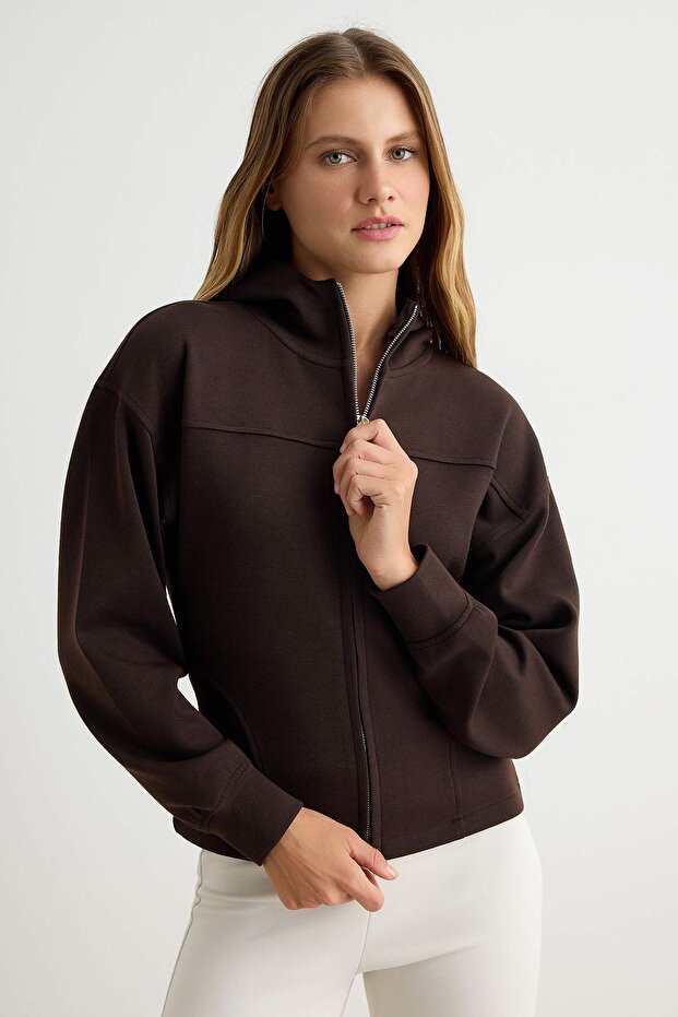 Koyu Kahverengi Vücuda Oturan Kapüşonlu Balon Kol İnterlok Örme Hırka/Sweatshirt TWOAW27SW00044