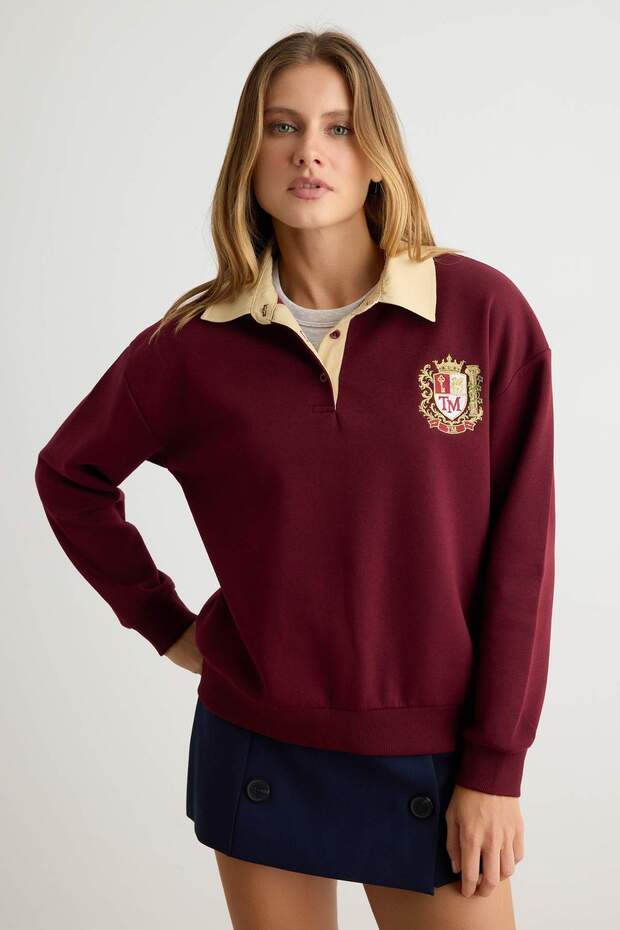 Bordo Arma Nakışlı Kolej Kalın İçi Polarlı Oversize/Geniş Kesim Polo Yaka TWOAW27SW00159