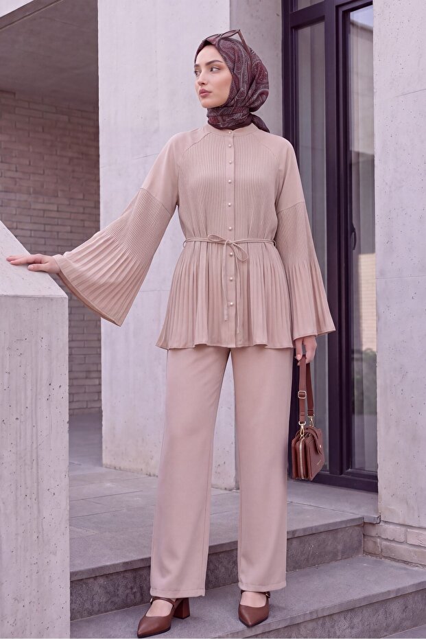 Piliseli High Collar Buttoned Crepe Suit -Beige