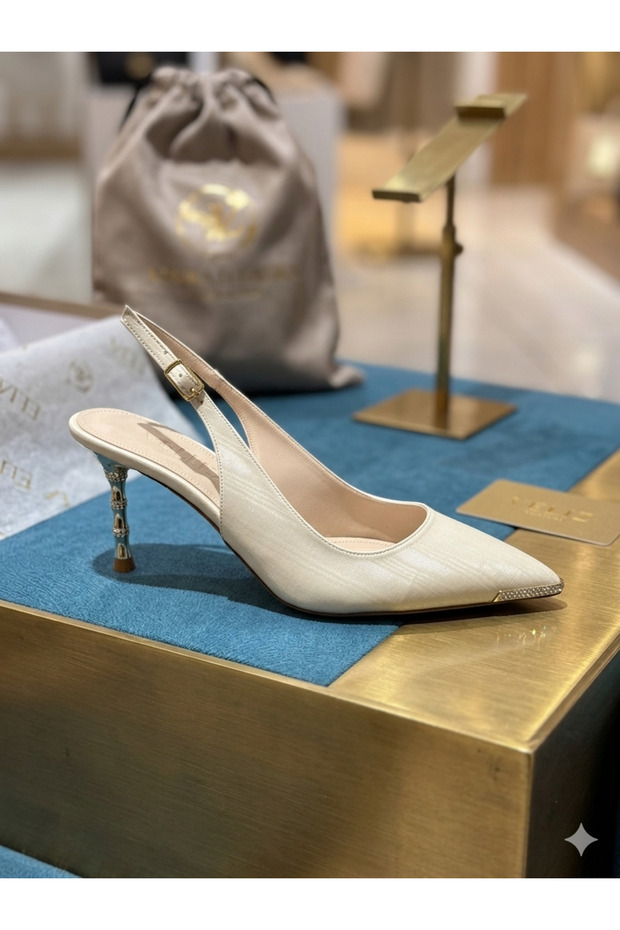 Black Women's Classic Heeled Shoes That Complete the Modern, Stylish, and Sophisticated Look. Imported Material Top Quality