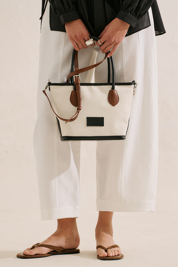 Nomad Medium Canvas Bag Black