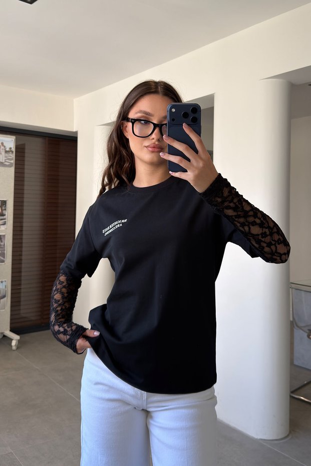Printed Blouse with Lace Detail on the Sleeve - Black