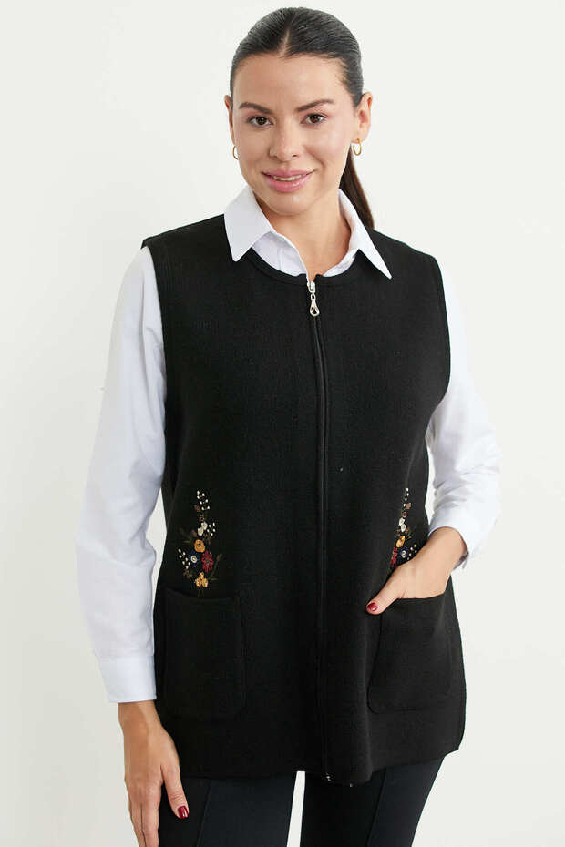 Embroidery Detailed Wool Knitwear Vest with Pockets - Black