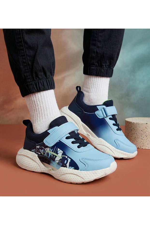 Printed Lace Round Toe Sneakers
