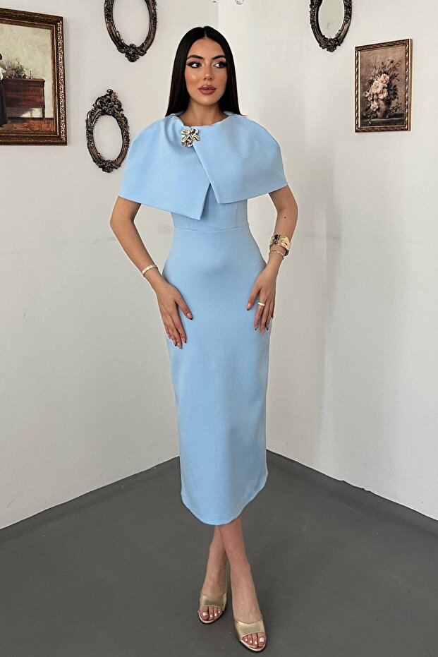Blue single-buckle cape dress