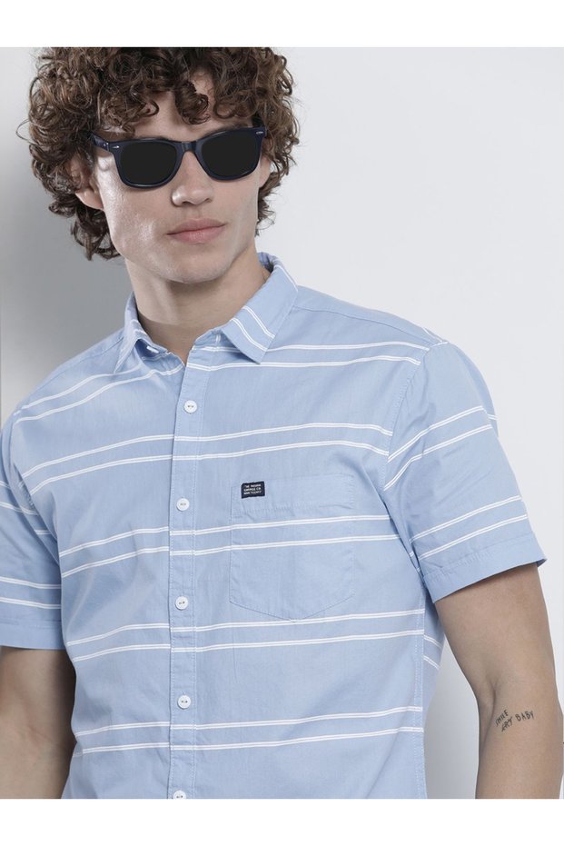 Men Slim Fit Striped Spread Collar Casual Shirt