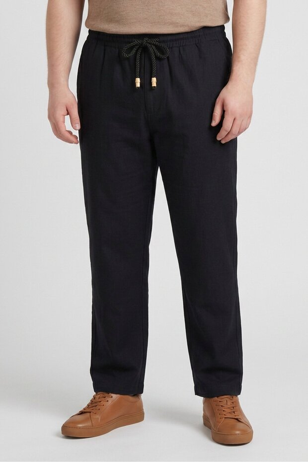 Men Regular Fit Plain Straight Pants, Black