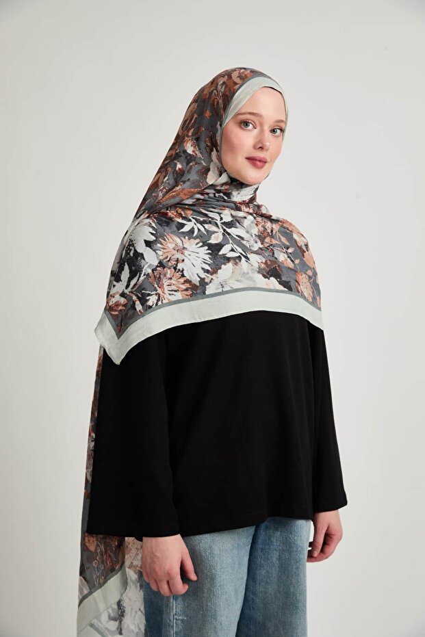 Akis Desen Liva Modal Crochet Shawl