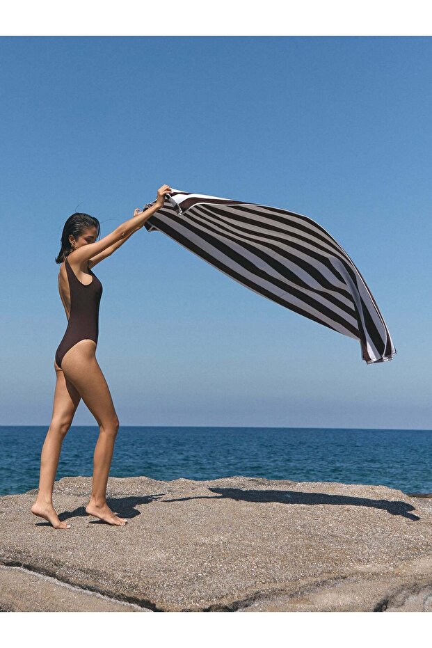 Coast Pocketed Beach Towel Brown-White