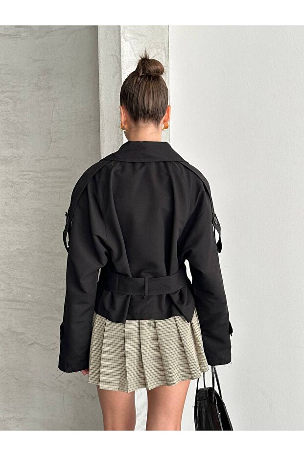 Short sleeve buttoned jacket
