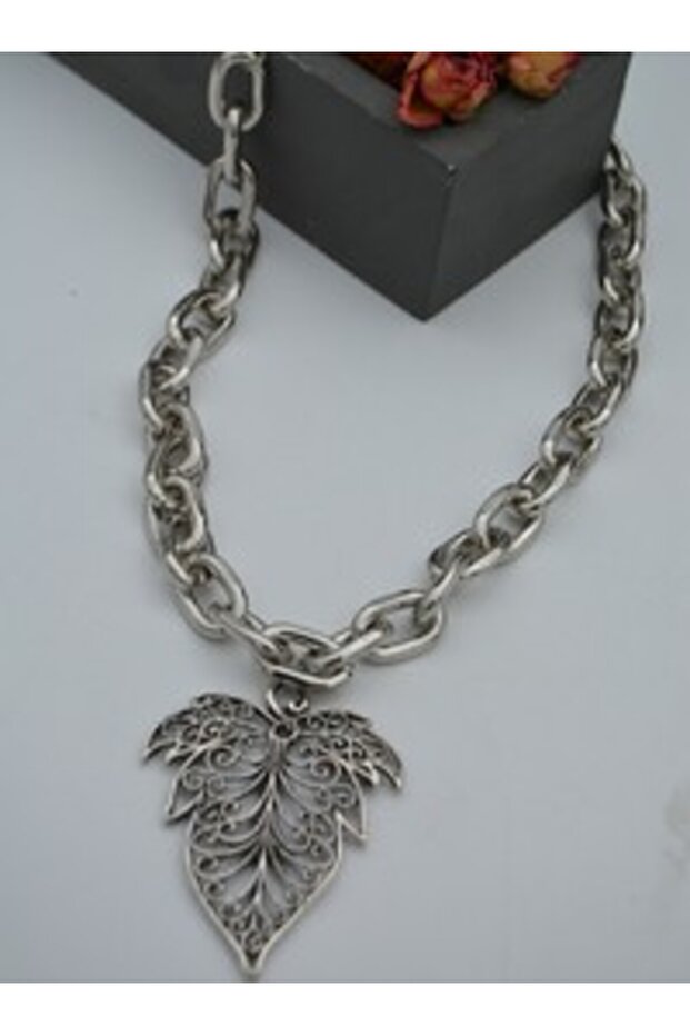 Leaf Figured Necklace - Silver Color -