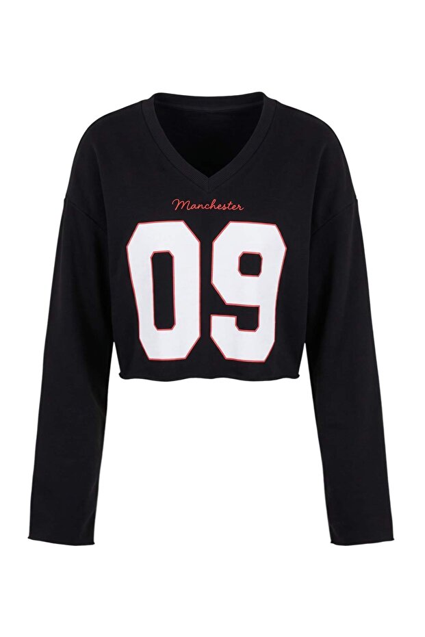 Black V-Neck Slogan Printed Crop Knitted Sweatshirt Twoaw27Sw00200
