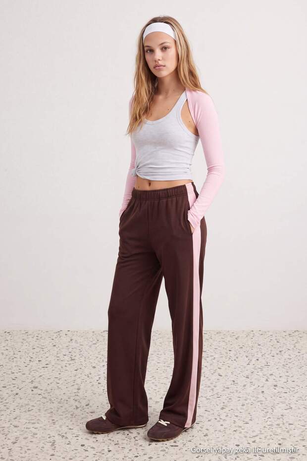 Kahverengi Wide Leg/Geniş Paça Yanları Şeritli Beli Lastikli Örme Eşofman Altı TWOAW27EA00008