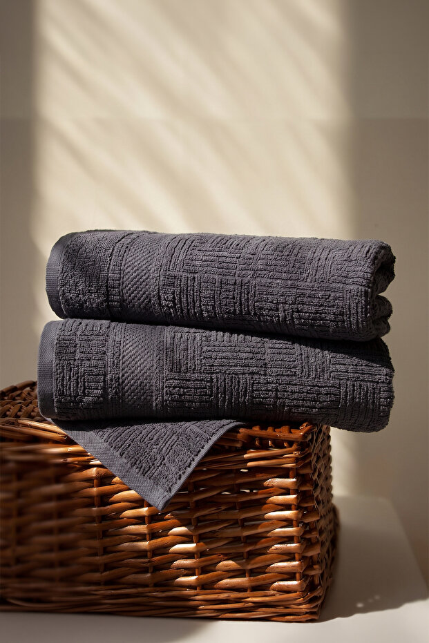 Quadruple Jacquard Bath Towel, 70X140 Cm, Stylish Geometric Pattern, 20/ Ring Karde, 600 Gsm- Anthracite