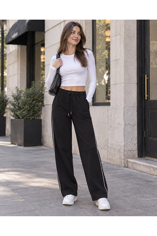 Women's Wide-Legged, Pleated Sweatpants with Pockets, Loose-Fit, Winter Casual Trousers