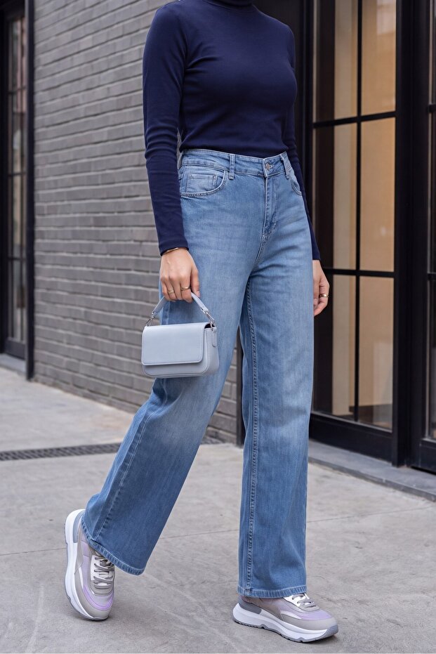 High Waist Jeans with Pocket on the Leg - Ice Blue