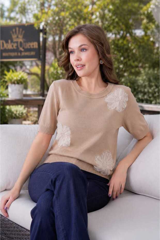 Women's Floral Appliqué Crew Neck Short Sleeve Knitwear Blouse