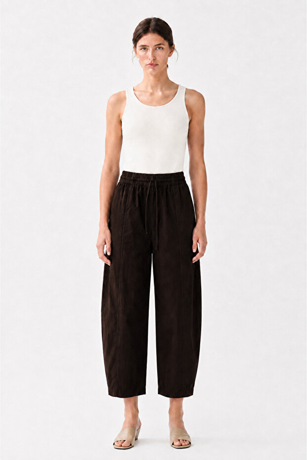 Elastic Waist, Lace-Up, Pocketed, Front Paneled, Barrel Fit, Balloon Leg Trousers, Brown