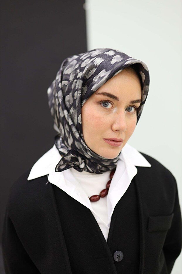 Tivil Silk Scarf Ist 11451 - 34 Black Leopard Pattern