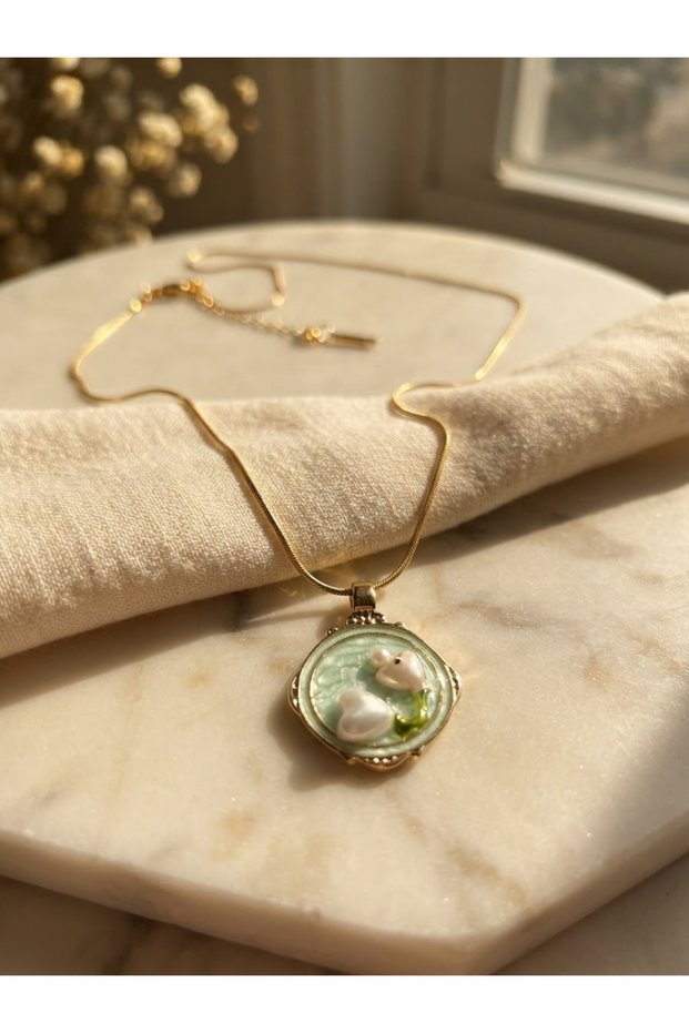 Vintage Design Mint Green Heart Pearl Flower Motif Gold Steel Necklace