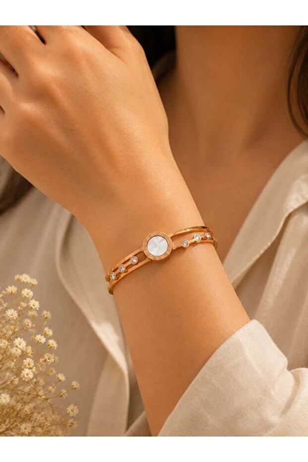 Anti-Tarnish Golden Charm Bangle for Women