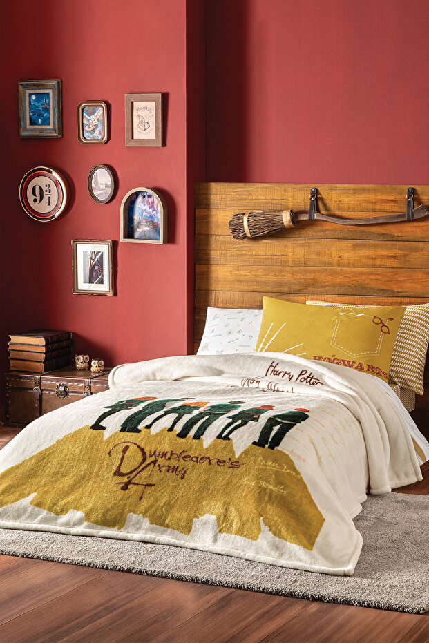 Harry Potter Dumbledore's Army Single Licensed Wellsoft Blanket - Cream