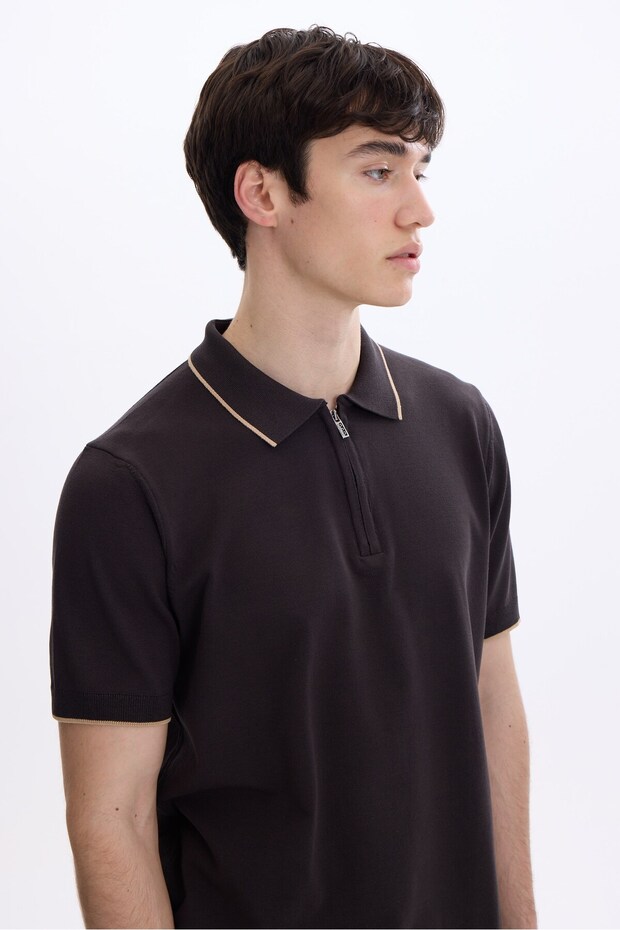 Coffee regular fit knitted sweater