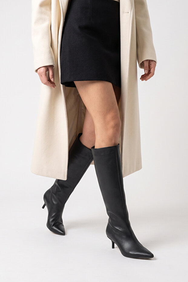 Almada Black Leather Pointed Toe Boots with 5 cm Thin Heel