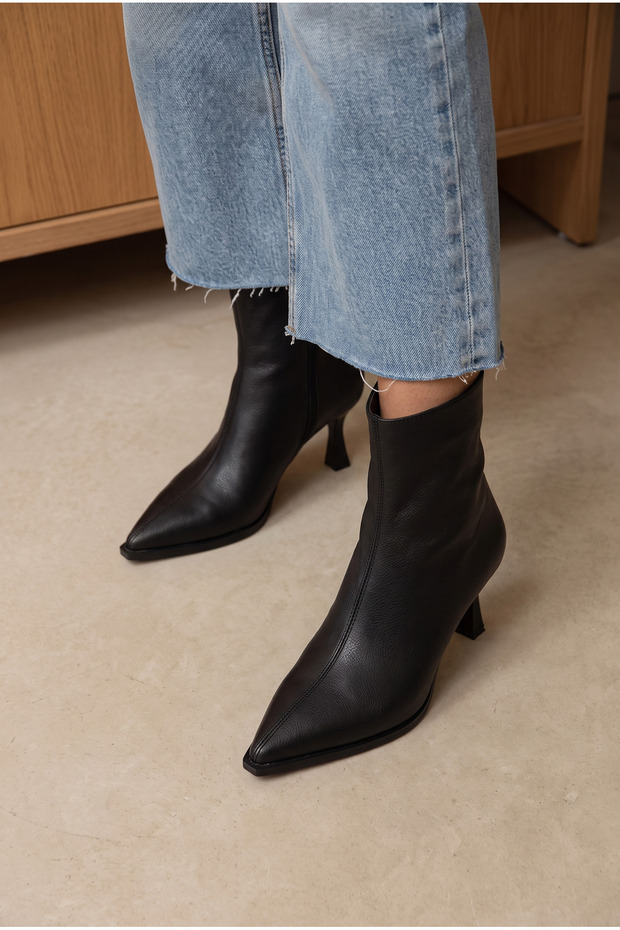 Women's Black New Season Heeled Zippered Leather Boots (9cm)