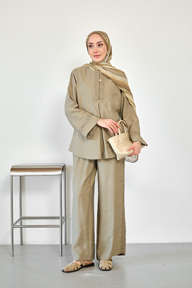 Women's Half-Button Embroidery Detailed Suit in Green