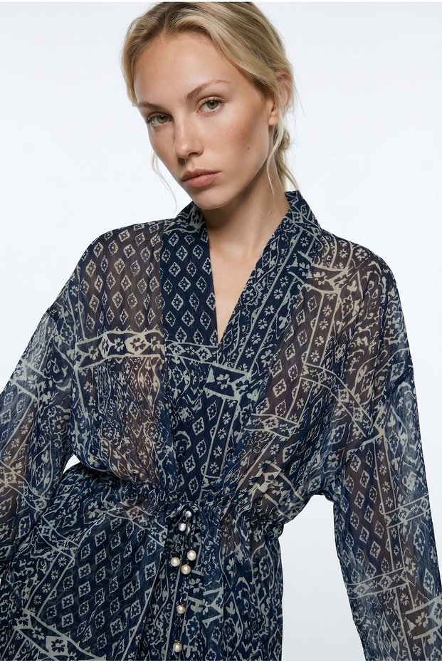 Accessory detailed kimono