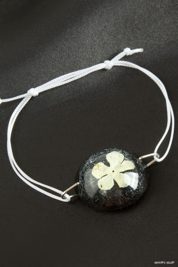 Spt-Gld Snowball Flower Epoxy (145605) Bracelet White