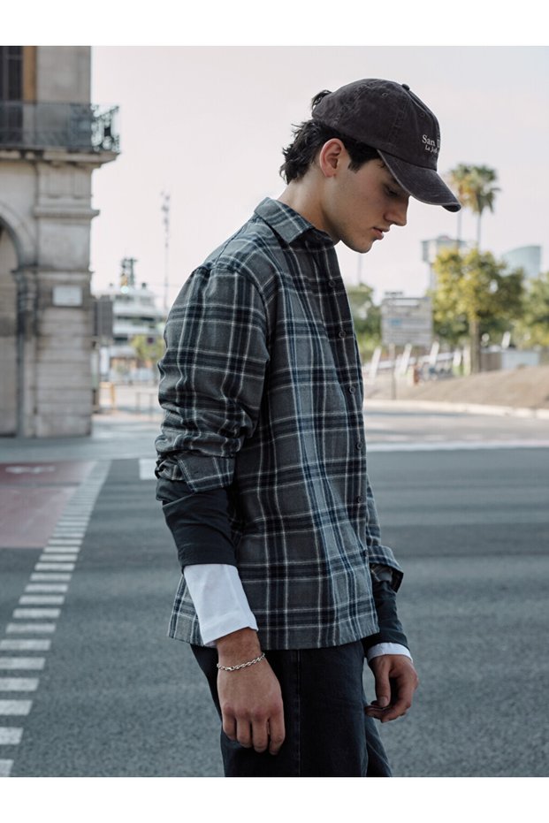 Men's relaxed fit plaid flannel shirt