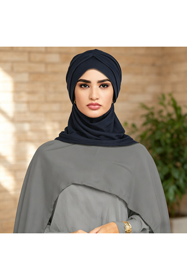 قبعة حجاب سوداء مطوية