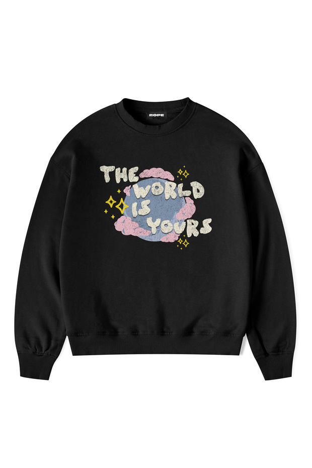 سترة رياضية للجنسين مطبوع عليها عبارة "The WORLD IS YOURS" ذات ياقة دائرية كبيرة الحجم