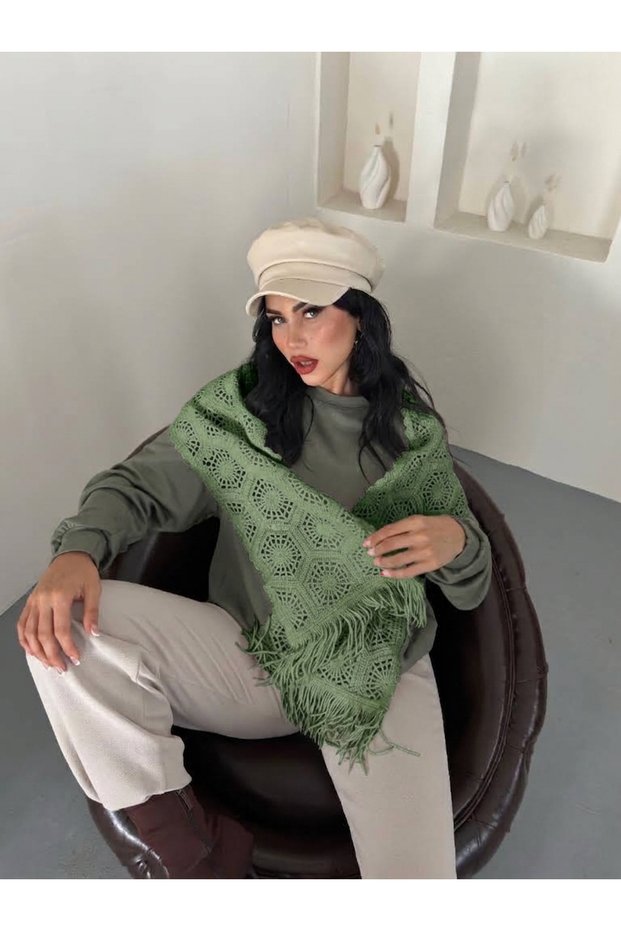 Women's Bohemian Hand-Knitted Motif Tassel Scarf
