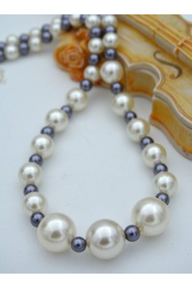 Glass Pearl Filtered Necklace - White -