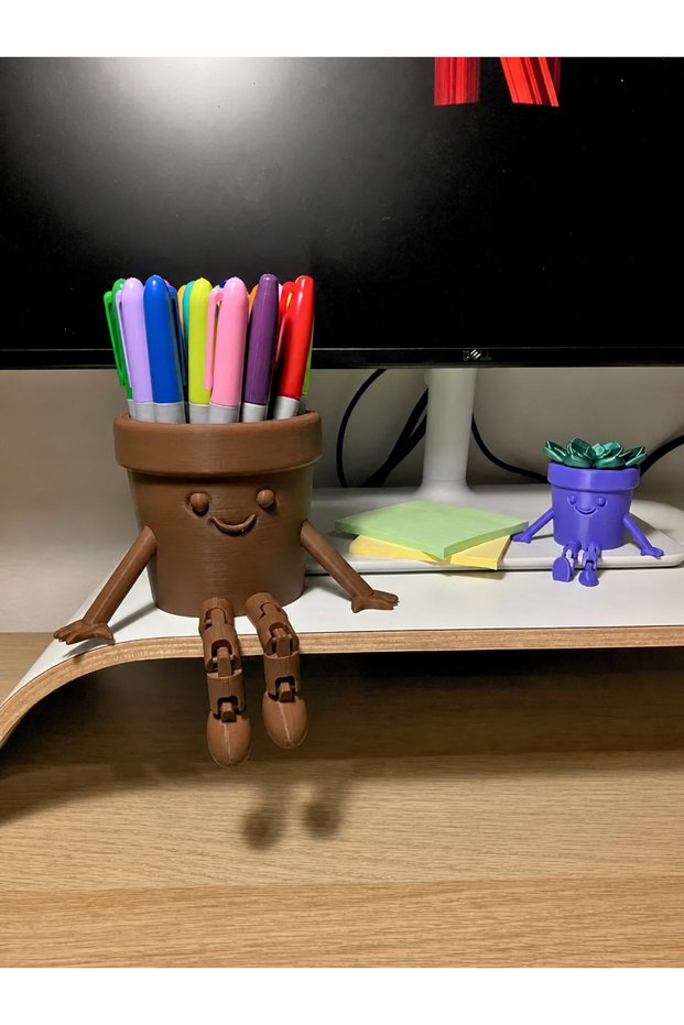 3D Printed Movable Smiley Pen Holder - Articulated Desktop Organizer - Brown