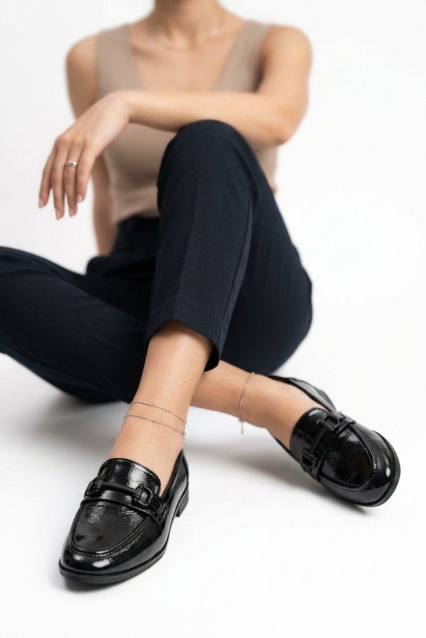 Vaskel Women's Loafer Shoes with Buckle, Wrinkled Patent Leather Textured Flat Sole, Comfortable Daily Moccasins