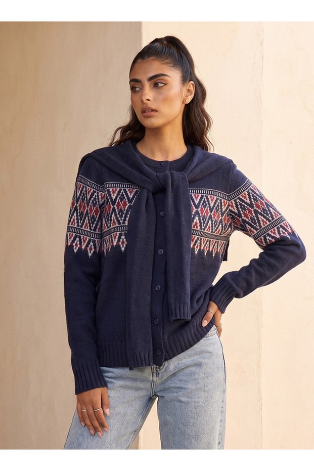 PATTERNED SWEATERS WITH SCARF DETAIL