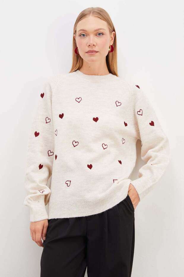 Heart Embroidered Crew Neck Knitwear Sweater